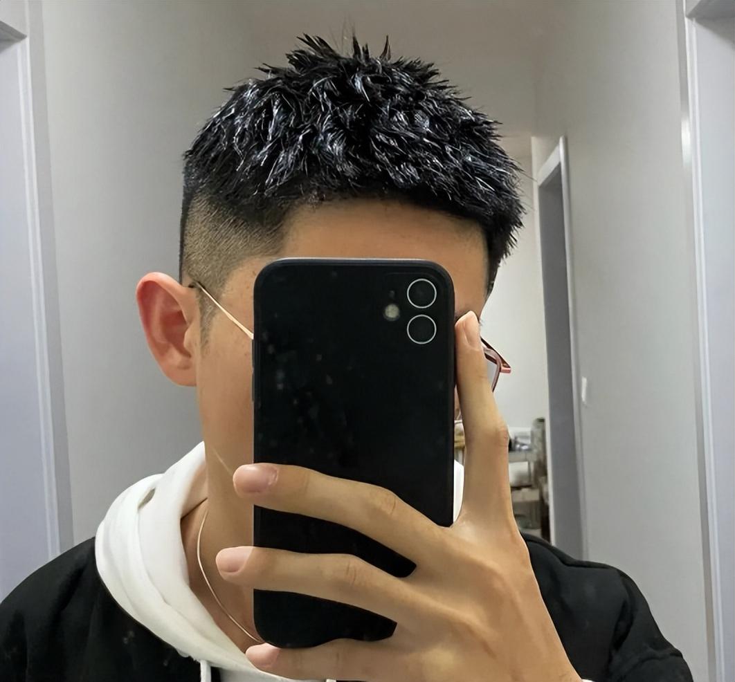 男士刘海发型有几种（盘点2022男生热门发型） | 刀哥爱八卦